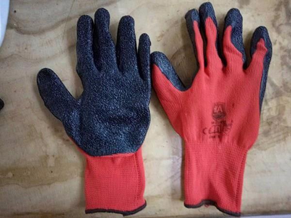 Dipped gloves